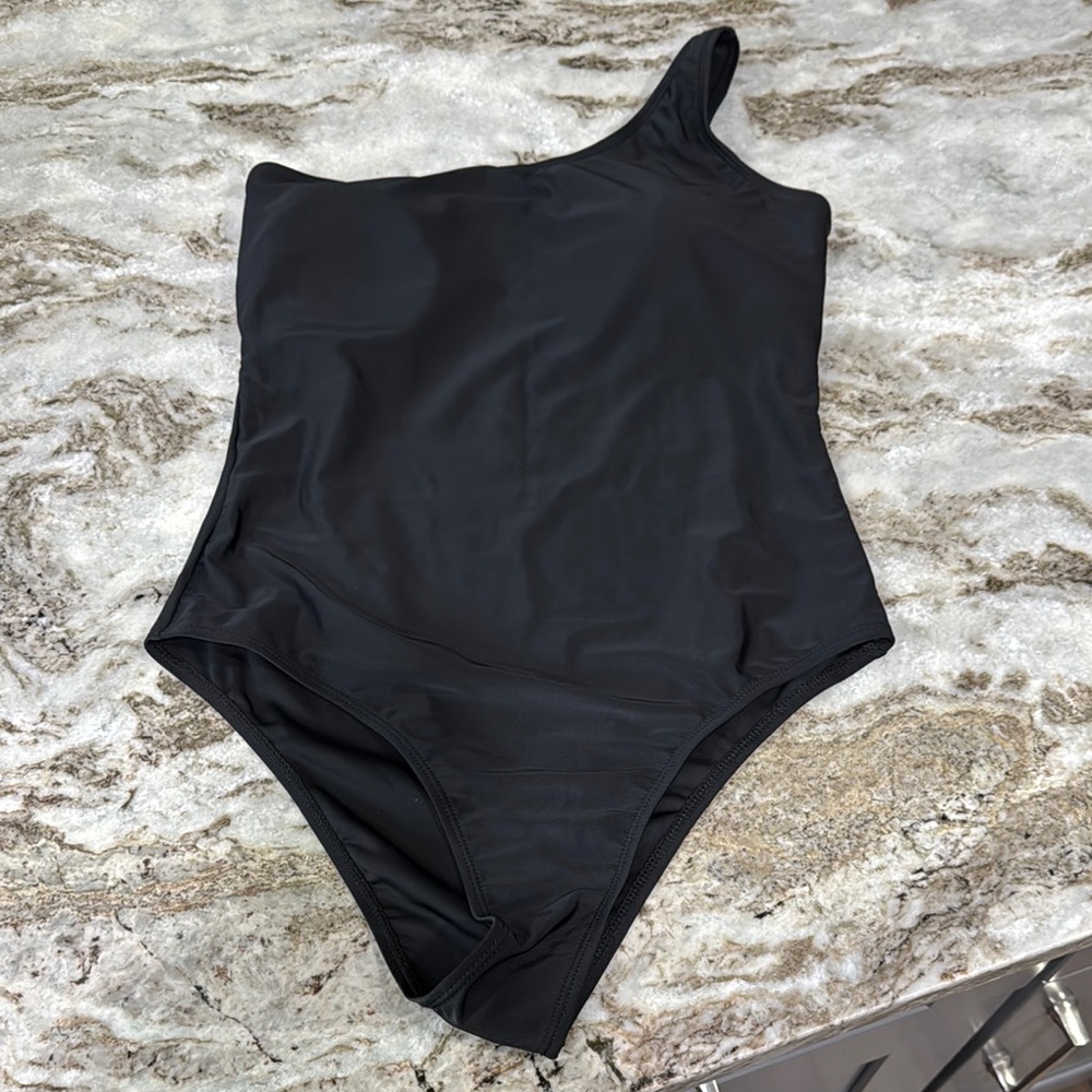 Elegant Black One-Shoulder Swimsuit